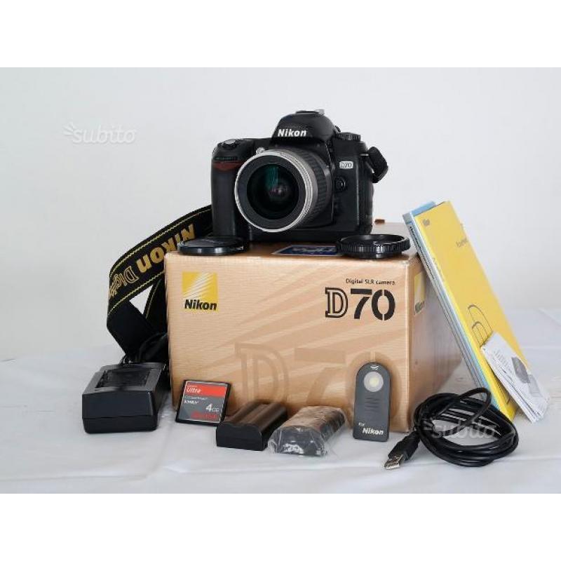 Nikon D70 con obiettivo e accessori vari