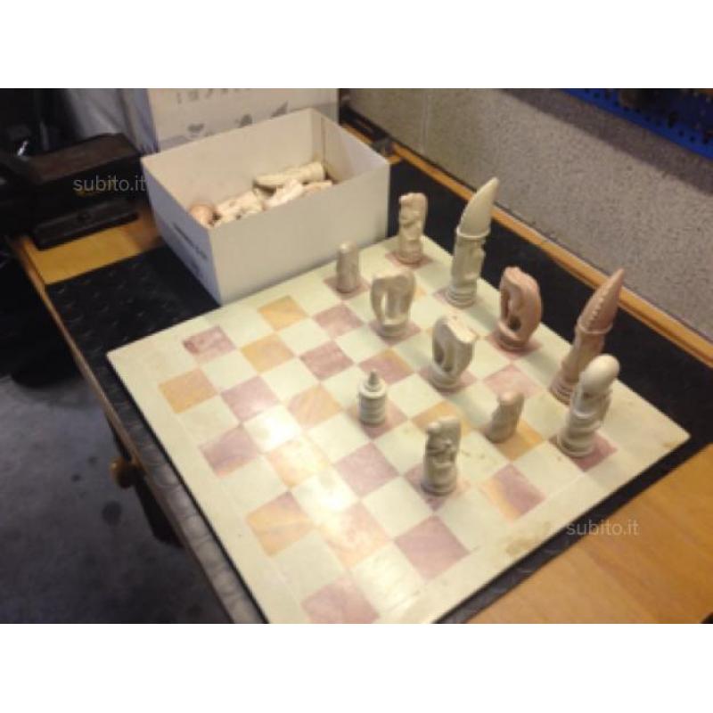 Dama e scacchi in pietra